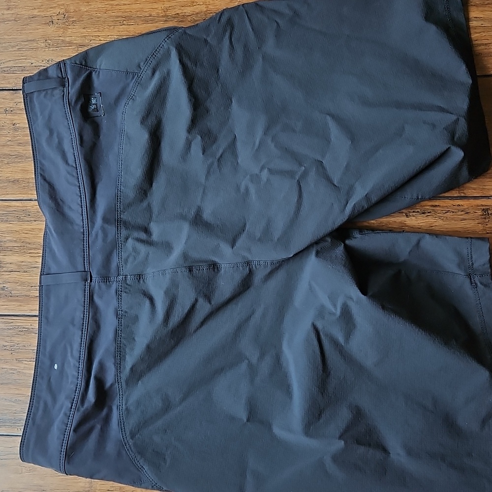 REI Size 12 Bermuda Shorts - Picture 4 of 5